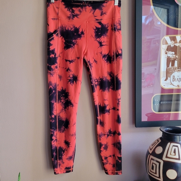 Lululemon Train High Rise Tight Wash Tie Dye Carnation Red Black Size 8 - Picture 2 of 10